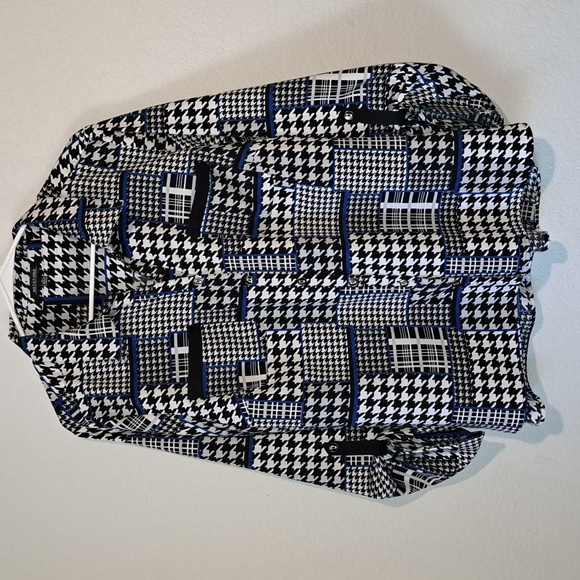 Notations xl button down tunic with a fun stylish print. - Picture 3 of 13